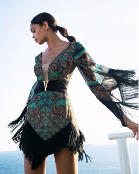 Mini dress designed with V on the belt, fringes on the sleeves and the bottom of the dress.